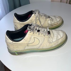 Size 11 Nike floral design gel Preowned sneakers